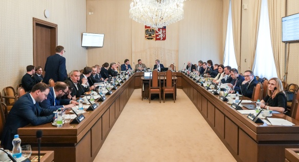 Vláda dnes projednala například Antibyrokratický balíček II a novelu zákona o léčivech, 14. června 2023.
