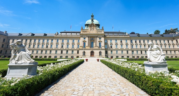 Zahrada Strakovy akademie bude v sobotu 15. srpna 2026 uzavřena, 12. srpna 2026.