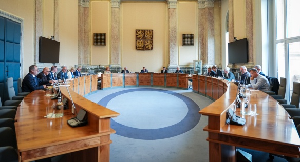 Vláda Andreje Babiše zasedla po čtrnáctidenních vládních prázdninách k jednacímu stolu, 17. srpna 2026.