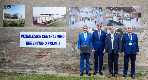 Symbolické poklepání na kámen k zahájení stavby za účasti premiéra Babiše, ministra Vojtěcha a ředitele FTN Beneše, 19. srpna 2026.