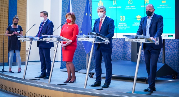 Press conference after the extraordinary meeting of the government, 6 May 2021.