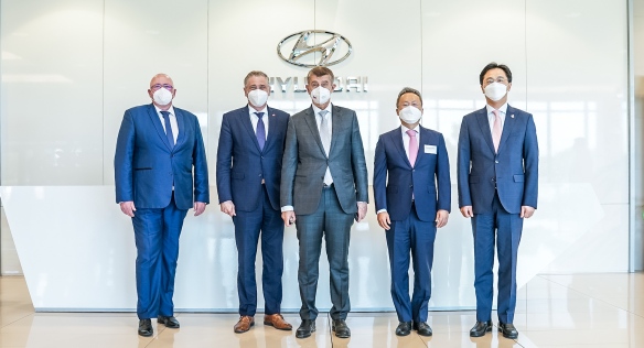 Předseda vlády se zástupci automobilky Hyundai, 1. června 2021.