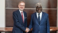 Premiér Fiala se v Abidžanu setkal se svým protějškem Robertem Beugré Mambé, 10. listopadu 2023.