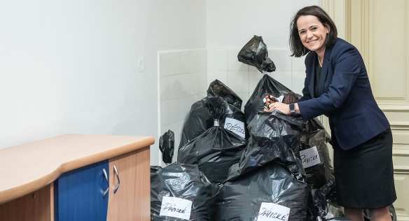 Úřad vlády se zapojil do sbírky oblečení pro Oděvní banku u příležitosti Giving Tuesday