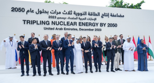 Společné foto lídrů na mezinárodní konferenci COP28 v Dubaji, kde zastupoval Česko premiér Petr Fiala, 2. prosince 2023.