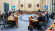 Průběh jednání tripartity shrnuli vicepremiér M. Jurečka, předseda ČMKOS J. Středula a prezident Svazu průmyslu a dopravy J. Rafaj, 4. prosince 2023.