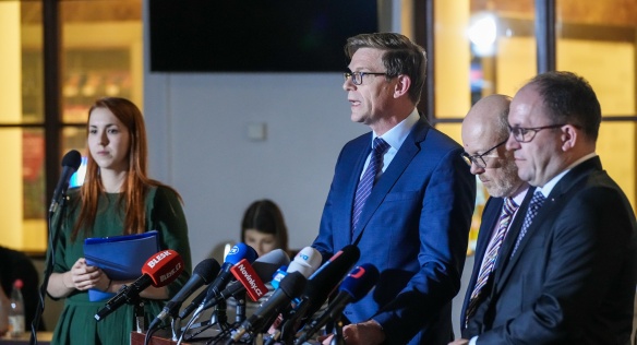Schůzi vlády na tiskové konferenci shrnuli ministři dopravy Martin Kupka, zdravotnictví Vlastimil Válek a zemědělství Marek Výborný, 7. února 2024.