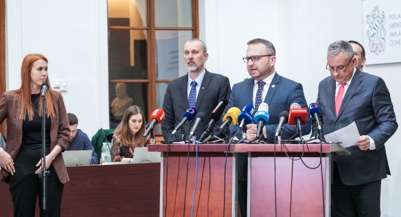 Premiér Petr Fiala zahajuje jednání vlády v prostorách Poslanecké sněmovny, 20. března 2024.