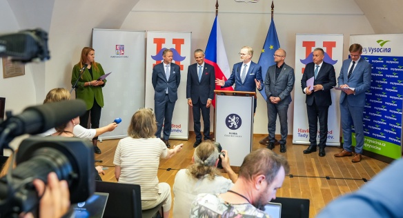 Tisková konference členů vlády s krajskými hejtmany a starostou Havlíčkova Brodu po výjezdním zasedání vlády, 19. června 2024.