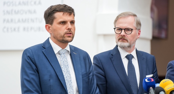 Premiér Petr Fiala a ministr životního prostředí Petr Hladík.