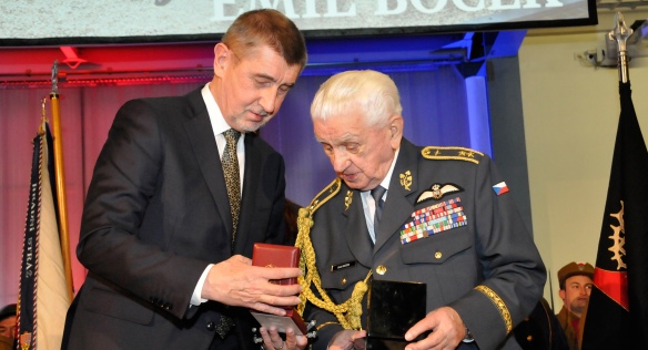 Předseda vlády Andrej Babiš se zúčastnil narozenin generála Emila Bočka, 22. února 2018. Foto: Miroslav Šindelář