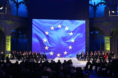 Zástupci členských států EU při podpisu Lisabonské smlouvy dne 13.12.2007