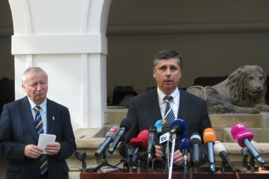 Brífink premiéra Jana Fischera a ministra financí Eduarda Janoty v Poslanecké sněmovně, 25.9.2009