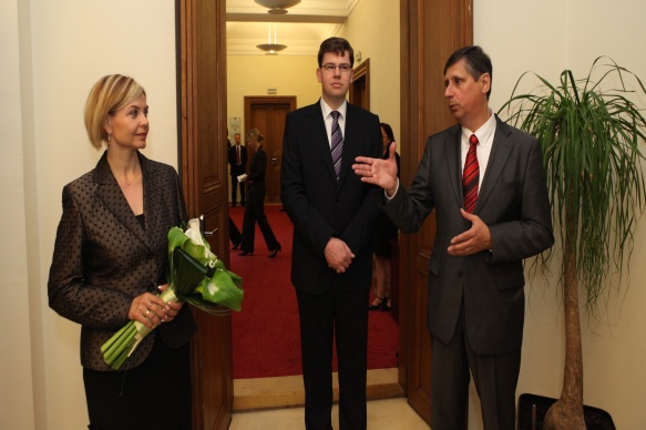 Daniela Kovářová, Jiří Pospíšil a Jan Fischer při předávání ministerstva spravedlnosti, 11.5.2009