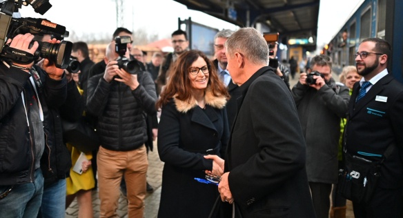 Na návštěvu Středočeského kraje vyrazil premiér Andrej Babiš vlakem Českých drah, 25. února 2020.