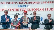 Na Symbiosis International University se českému premiérovi dostalo velice vřelého přijetí, 19. ledna 2019.