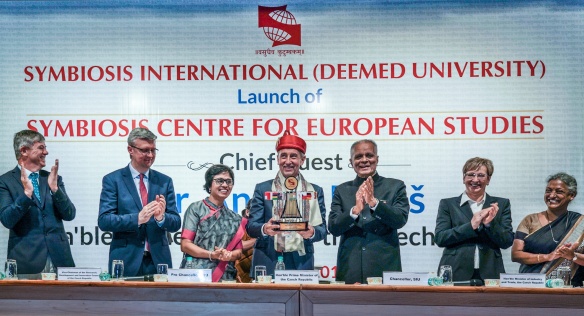 Na Symbiosis International University se českému premiérovi dostalo velice vřelého přijetí, 19. ledna 2019.