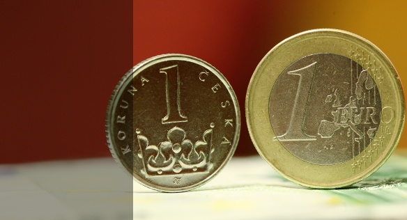ilustrační obrázek - koruna a euro, peníze