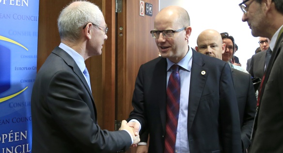 Premiér Bohuslav Sobotka přijíždí ve čtvrtek 6. března 2014 na jednání Evropské rady (zdroj: Council of the EU)