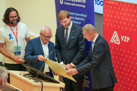 Premiér Andrej Babiš při vyhlášení vítězů Rakathon 2026.