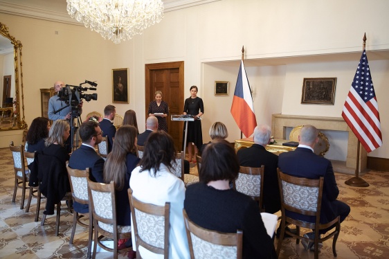 Slavnostní akt s odkazem k 80. výročí konce druhé světové války se konal v reprezentačních prostorách Hrzánského paláce, 7. května 2025.