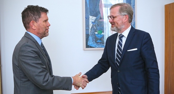 Premiér Petr Fiala přijal chargé d´affaires Velvyslanectví USA Michaela Dodmana