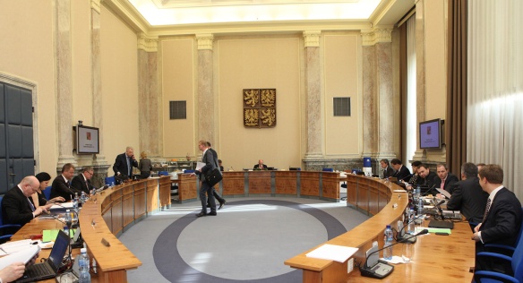Jednání vlády ve Strakově akademii.