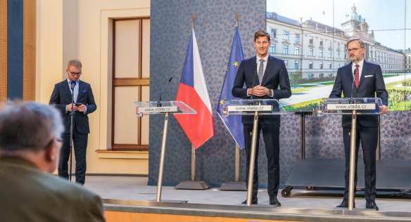Premiér Petr Fiala se na Úřadu vlády setkal s předsedou Národní sportovní agentury Filipem Neusserem