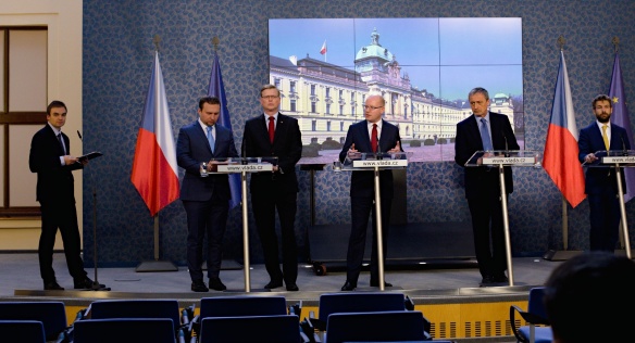 Tisková konference po jednání vlády 30. března 2016.