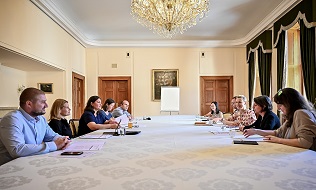 Pracovní skupina III. Firemní dárcovství jako projev společenského závazku. Moderátorka Lucie Mádlová.