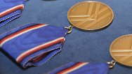 Premiér Jan Fischer udělil Pamětní medaile Karla Kramáře