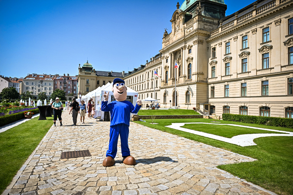 Projděte se Cestou republiky v zahradě Strakovy akademie