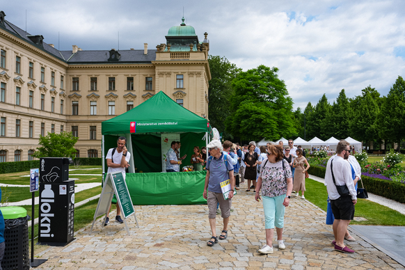 Projděte se Cestou republiky v zahradě Strakovy akademie