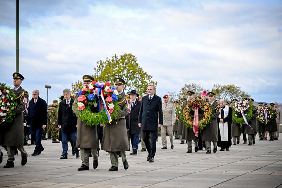 Slavnostní ceremoniál položení věnců za účasti nejvyšších ústavních a vládních činitelů, 28. října 2025.