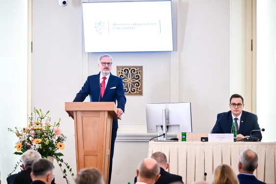 Premiér Petr Fiala vystoupil s projevem na pravidelné každoroční poradě s velvyslanci České republiky, 25. srpna 2025.