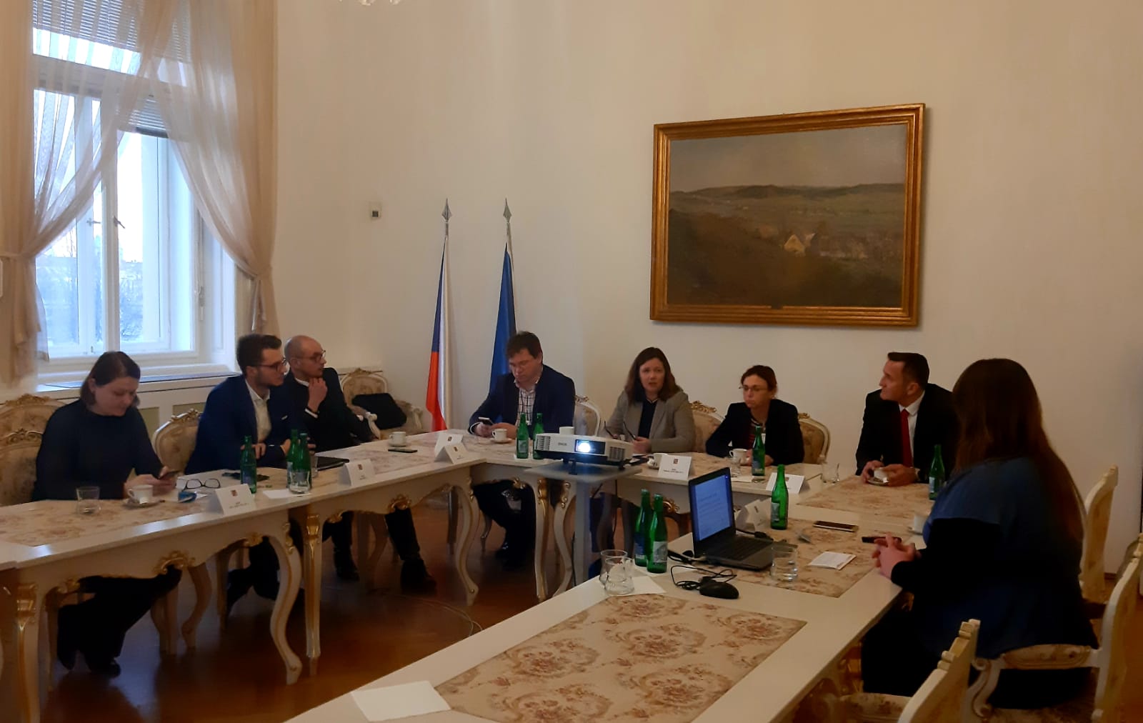 Úřad vlády, Ministerstvo průmyslu a obchodu a Ústav státu a práva Akademie věd ČR zahájili činnost Expertní platformy a fóra pro právo a umělou in