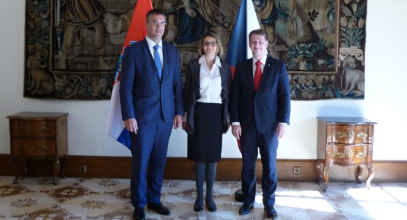 Státní tajemník s chorvatským náměstkem ministryně zahraničí a chorvatskou velvyslankyní.