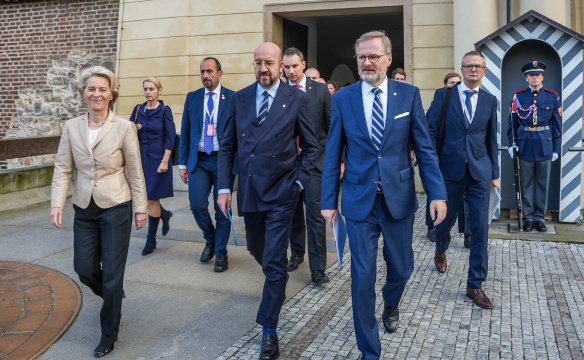 Prime Minister P. Fiala, President of the Commission U. von der Leyen and President of the European Council Ch. Michel go for the final press conference, 7 October 2022.