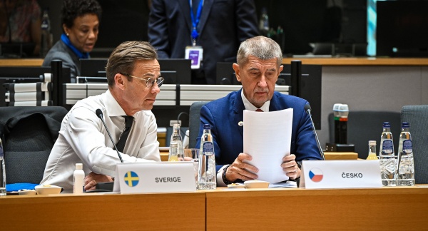 Premiér Andrej Babiš a jeho švédský kolega Ulf Kristersson se připravují na začátek pátečního jednání summitu Evropské rady, 19. června 2026.