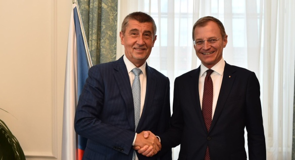 Předseda vlády Andrej Babiš se setkal s hejtmanem rakouské spolkové země Horní Rakousko Thomasem Stelzerem, 17. dubna 2018. 