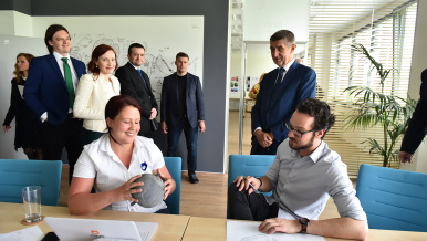 Předseda vlády Andrej Babiš při prohlídce Moravskoslezského inovačního centra.