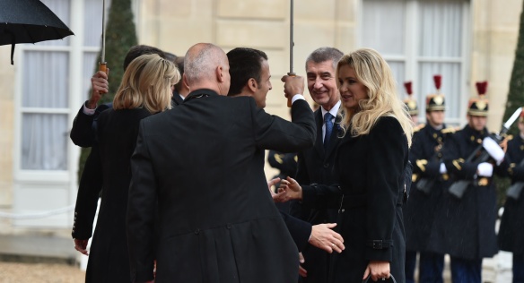 Mr and Mrs Macron welcome Andrej Babiš and his wife Monica before the Elysee Palace, 11 November 2018.