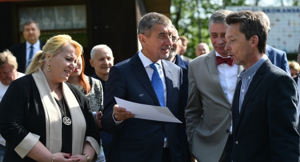 Členové vlády si prohlédli skokanské můstky ve Frenštátu po Radhoštěm, 25. dubna 2018. 