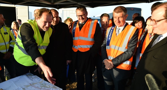 Zástupci vlády navštívili Trotinu, kde probíhají archeologické práce, 9. dubna 2018.