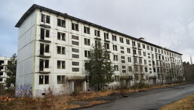 Jedna z budov v bývalém vojenském prostoru Ralsko.