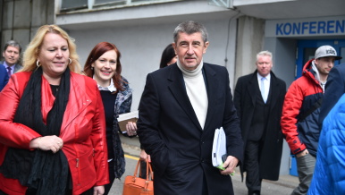 Předseda vlády a ministryně pro místní rozvoj přecházejí na jednání se starosty měst a obcí Libereckého kraje.