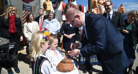 At the conclusion of Minneapolis visit, the Prime Minister met over two hundred compatriots at a building run by Sokol, 2 April 2016.