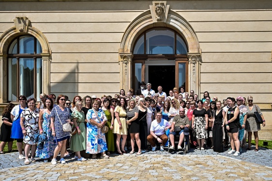 Tropická sobota v zahradě Strakovy akademie přinesla návštěvníkům témata spojená s prací, péčí a rodinou 