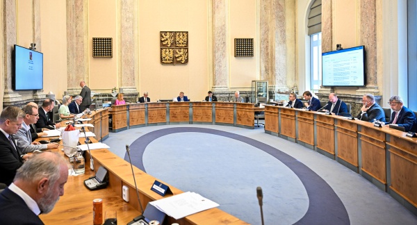 Vláda zasedla ve Strakově akademii k další řádné schůzi, na programu měla například projekt AI Gigafactory v ČR, 22. června 2026.