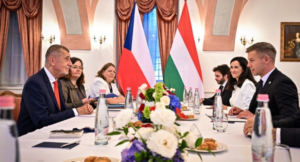 Společné jednání předsedy vlády Maďarska Pétera Magyara a českého premiéra Andreje Babiše v Budapešti, 23. června 2026.